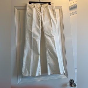 White Cabi jeans size 2 ( Cabi clothes run big so like a size 4